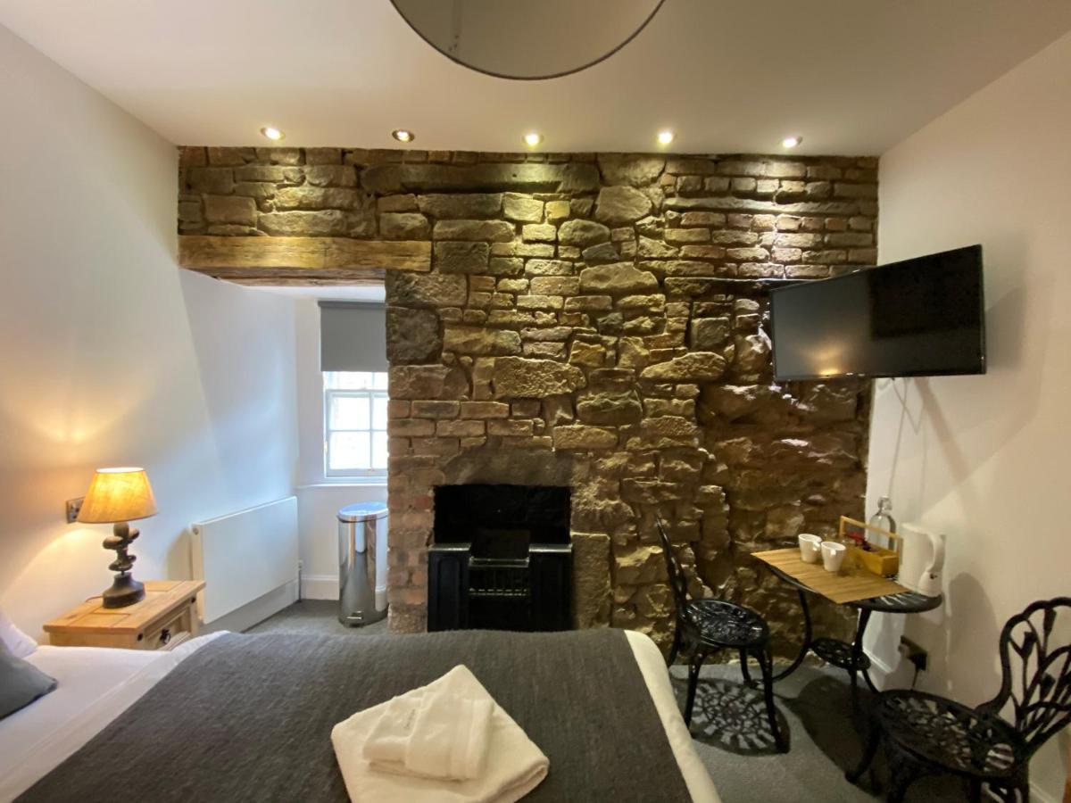 Royal Mile Balconies By The Castle Aparthotel Edimburgo Exterior foto The interior of the room